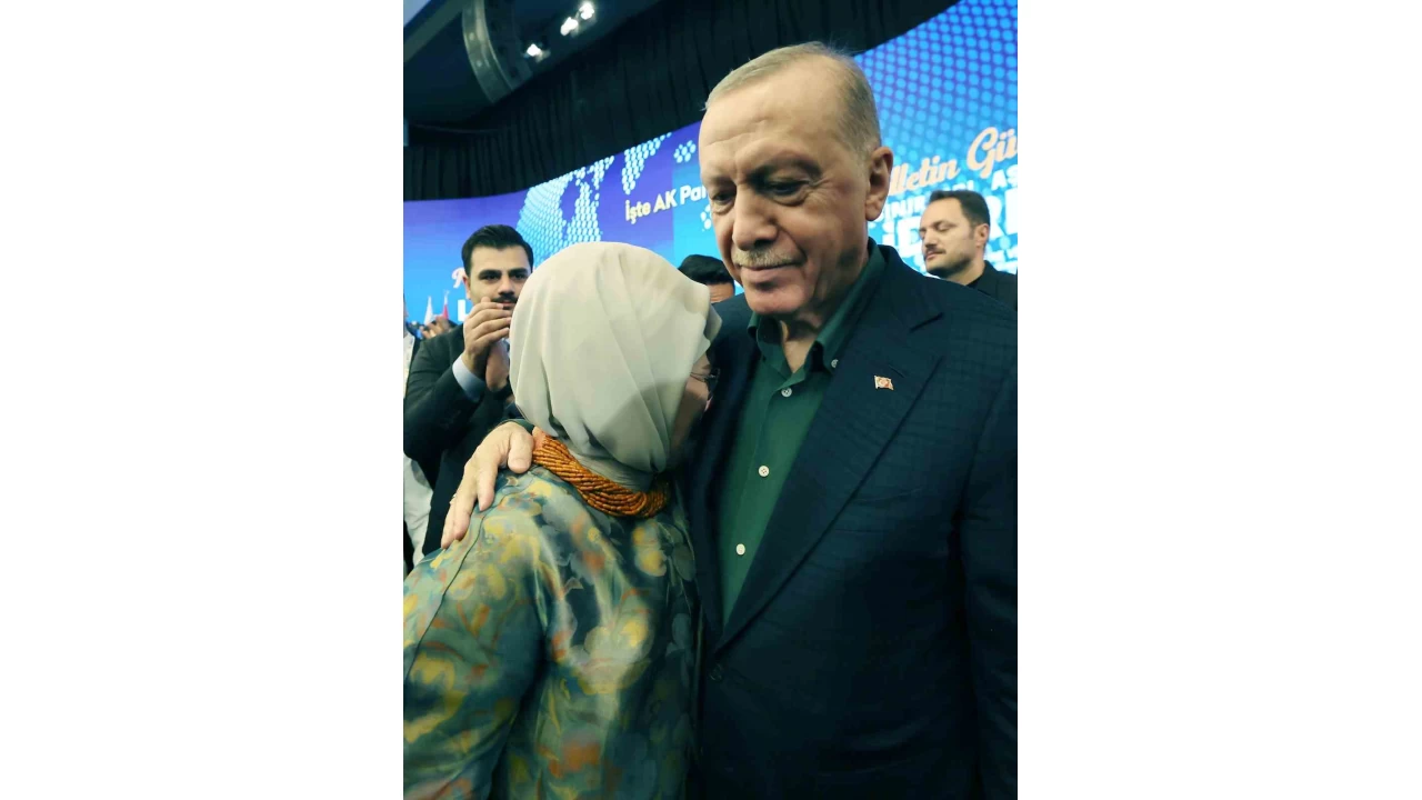Emine Erdoan, Cumhurbakan Erdoan'n konumas srasnda duyguland