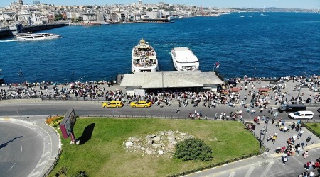 Eminönü İskelesi her zamanki gibi