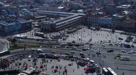 Eminönü'ndeki kalabalık eski günlerine döndü