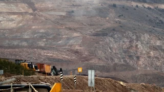Erzincan'da kayıp işçileri arama çalışmaları, araçlara ait parçalar bulunan alanda yoğunlaştırıldı