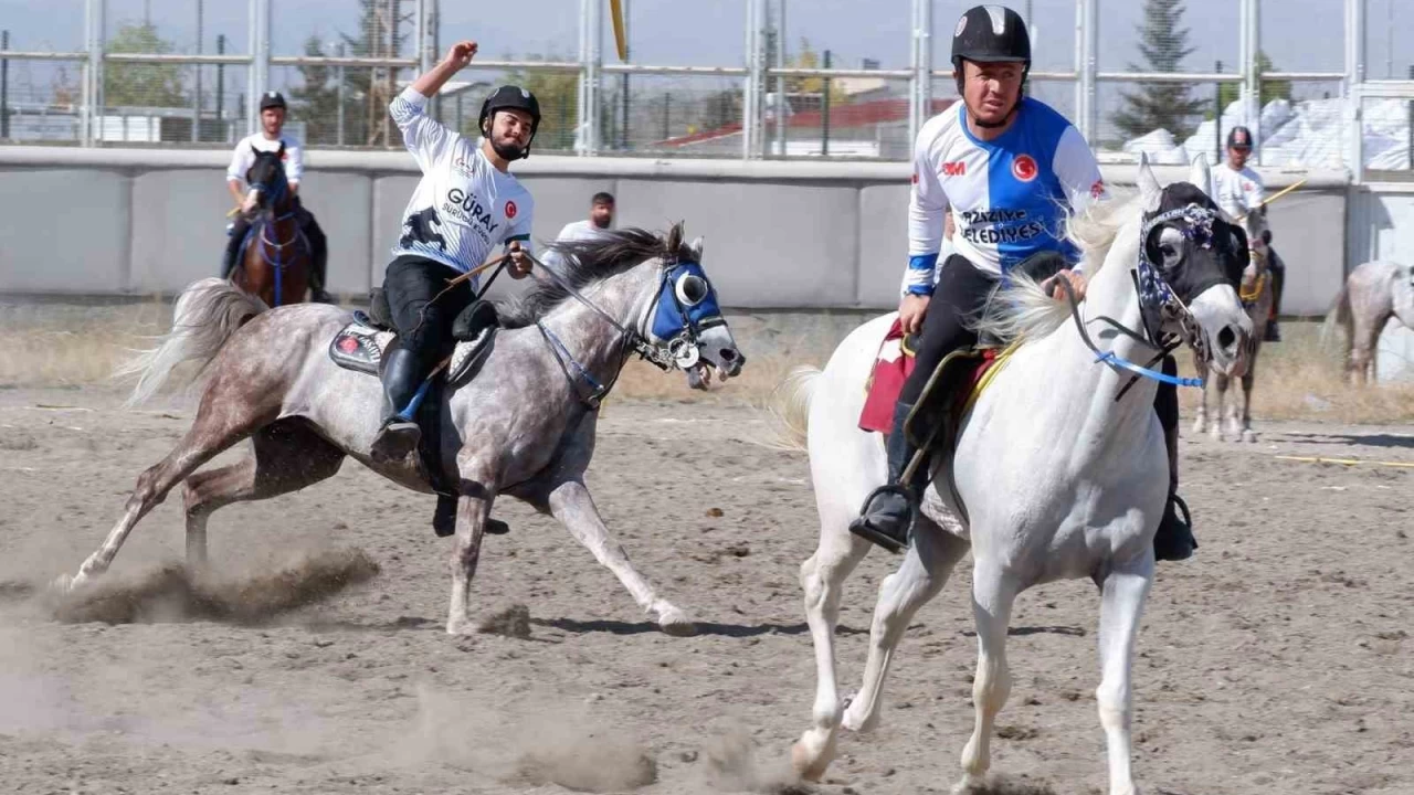 Erzurum'da cirit heyecanı sürüyor