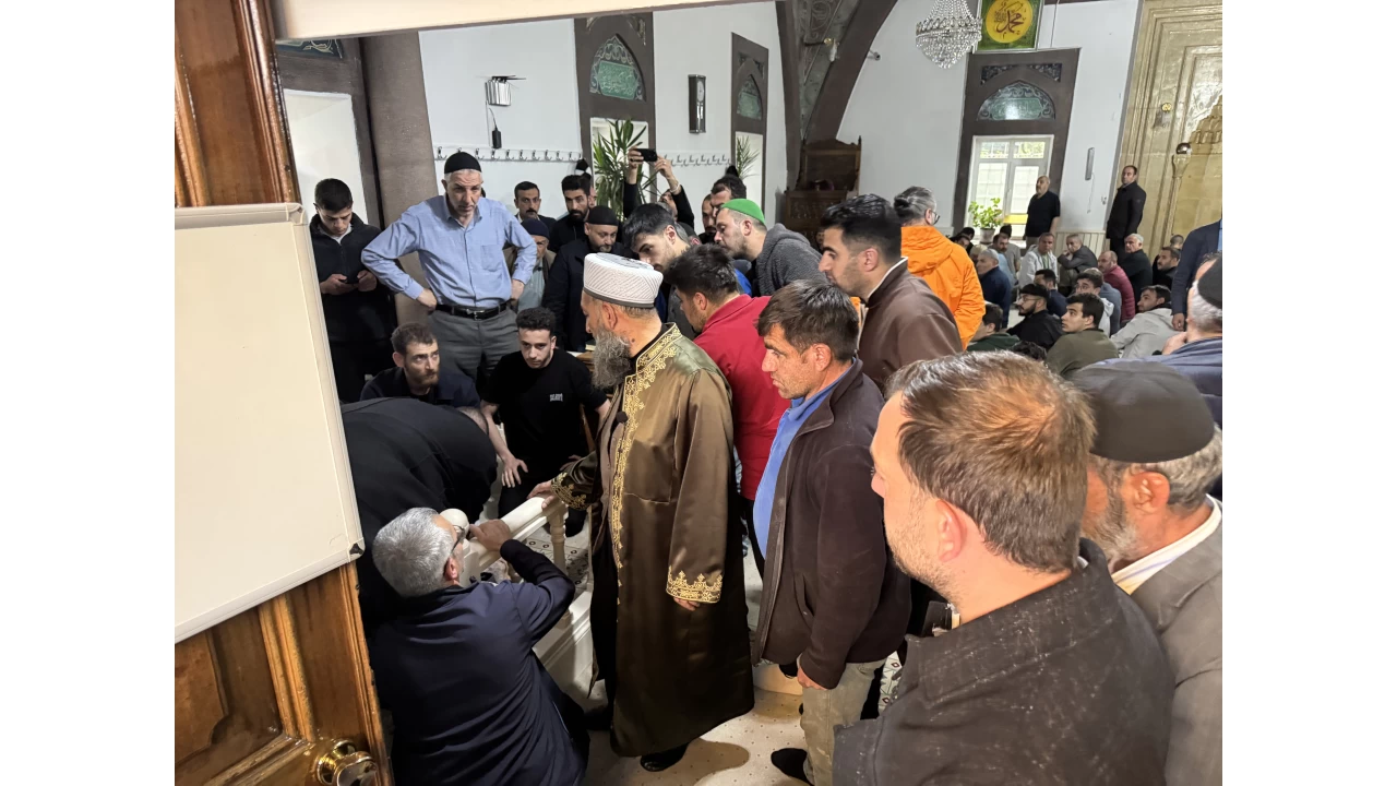 Erzurum'da cuma namazında kalp krizi geçiren yaşlı, kalp masajıyla hayata tutundu