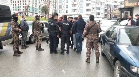 Esenyurt'ta kılıçlı tüfekli kavga