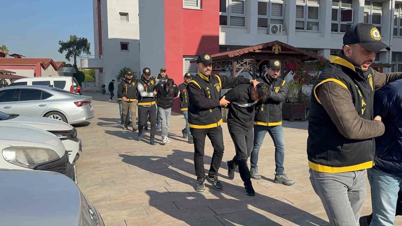 Esnaftan haraç isteyen 'Duygusuzlar' çetesi çökertildi