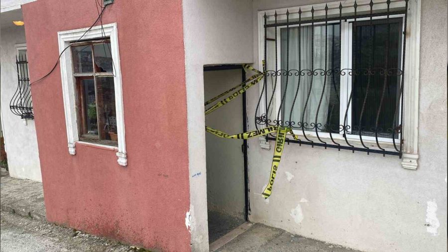 Evinde silahla ba��ndan vurulmu� halde bulundu