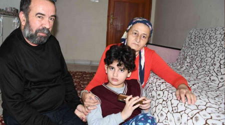 Evlat edindikleri ocuk otizmli ve epilepsi hastas kt ama bakmaktan vazgemediler