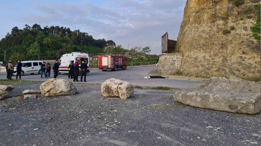 Falezlerden d��en gen� hayat�n� kaybetti