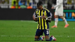 Fenerbah�e'den Brown ve Oosterwolde'yi koparmaya geldiler