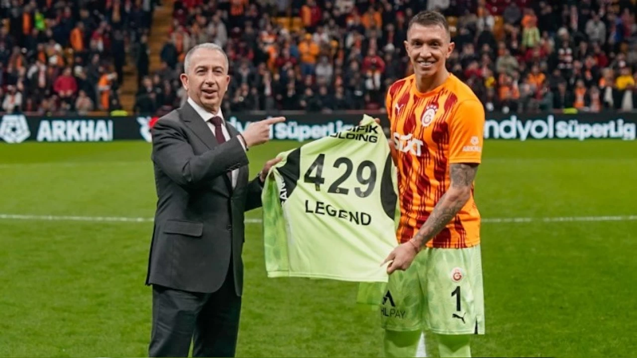 Fernando Muslera, Galatasaray'ın ligde en çok forma giyen oyuncusu oldu