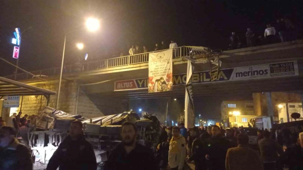 Freni boşalan kamyon dehşet saçtı: Ölü ve yaralılar var