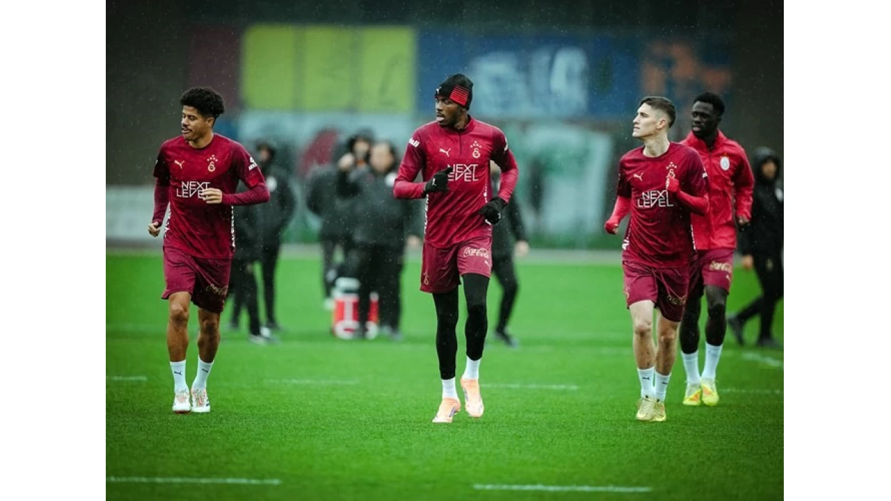 Galatasaray'da Osimhen ve Lemina antrenmanda
