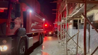 Gaziantep'te 4 katlı bina alevlere teslim oldu