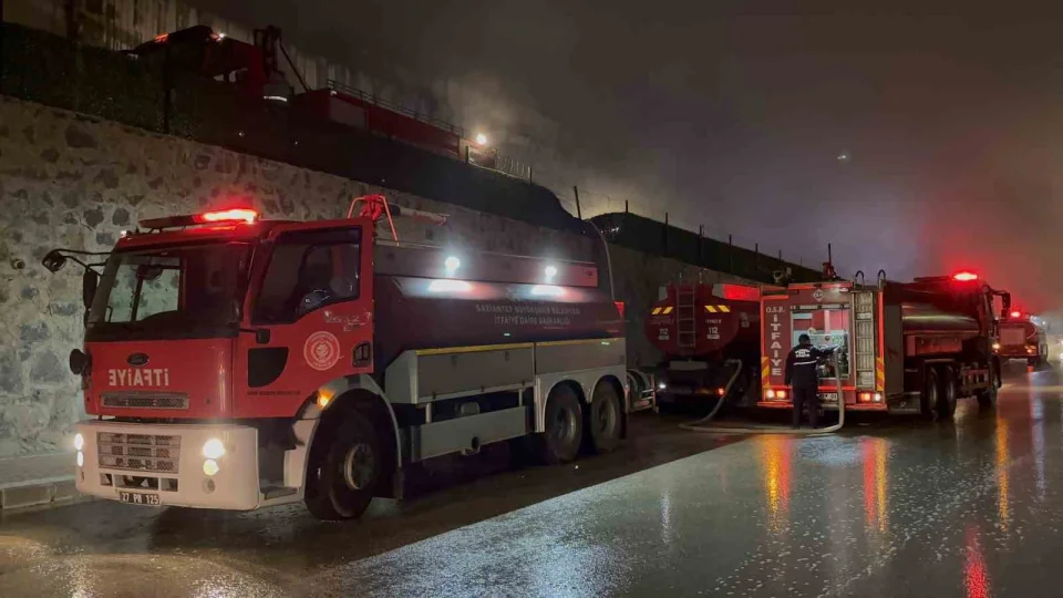 Gaziantep'te mobilya fabrikası yangını kontrol altına alındı