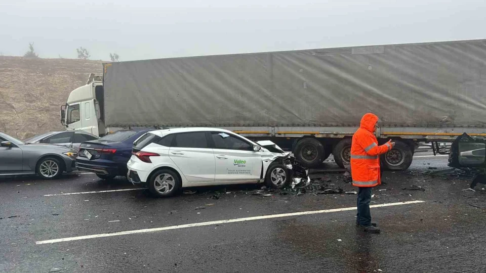 Gaziantep'te zincirleme kaza: 2 �l�, 10 yaral�