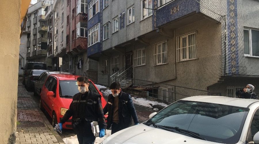 Gaziosmanpaa'da bir baba, 2 olunu silahla yaralad