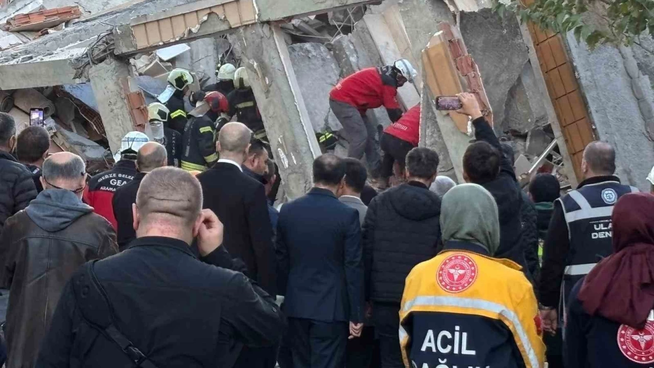 Gebze'de bina çöktü