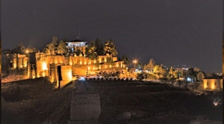 Gece ayrı, gündüz ayrı güzel