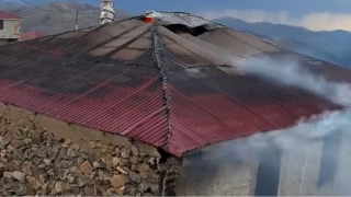 Giresun'da yıldırım düşen evde yangın çıktı, cami hasar gördü