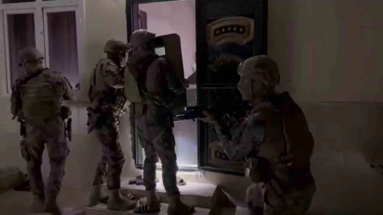 Göçmen kaçakçılarına şafak operasyonu: 10 tutuklama