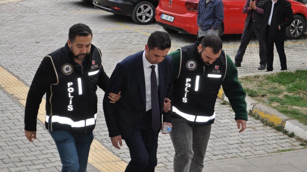 Gözaltına alınan başkan adliyeye sevk edildi
