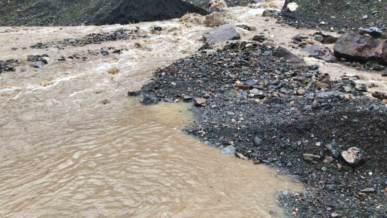 Hakkari'de ���dan sonra sel meydana geldi