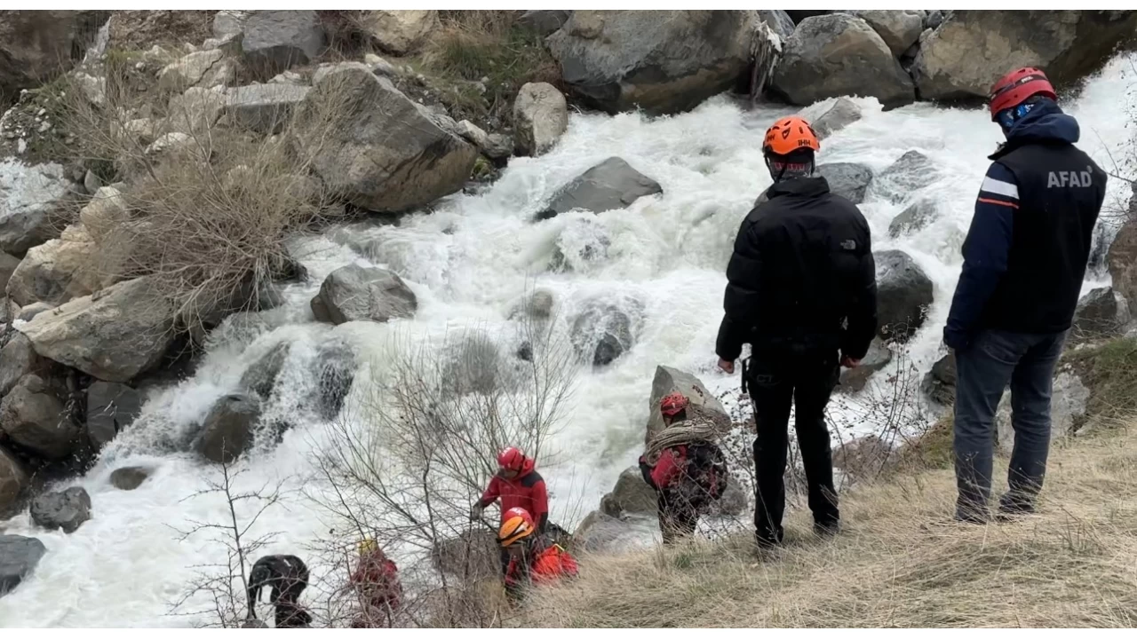 Hakkari'de kay�p kad�n� arama �al��malar� devam ediyor