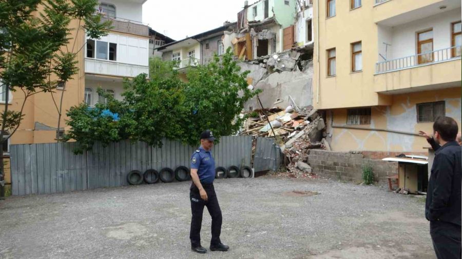 'Hasarl� bina ��kt�' ihbar� alarma ge�irdi
