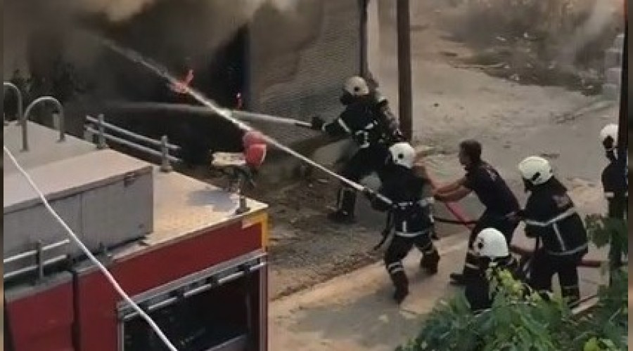 Hatay'da depo yang�n�