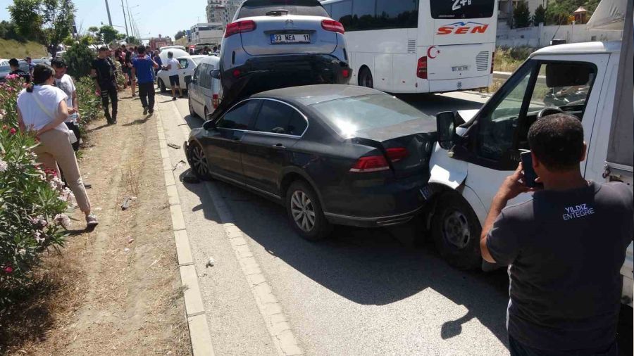 Hatay'daki kazada cip otomobilin zerine kald
