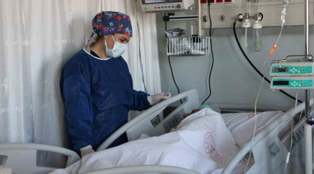 Hemşire Betül, annelik azmiyle kanseri yendi