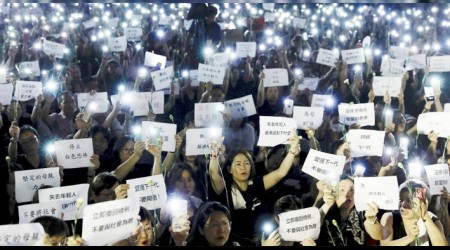 Hong Kong'dan geri adım