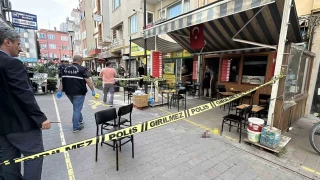 Husumetlisini sokak ortasında bıçakladı