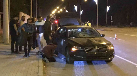 Iğdır'da otomobilin çarptığı genç, bisikletinden fırlayarak aracın ön camına düştü