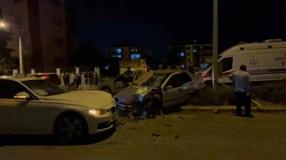 ki otomobilin kafa kafaya arpt kaza kamerada: 1 l, 5 yaral