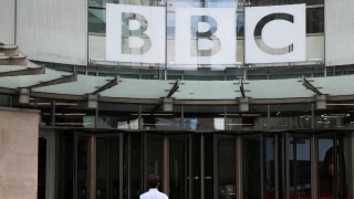 İngiltere'de basın mensupları BBC'ye tarafsızlık çağrısı yaptı