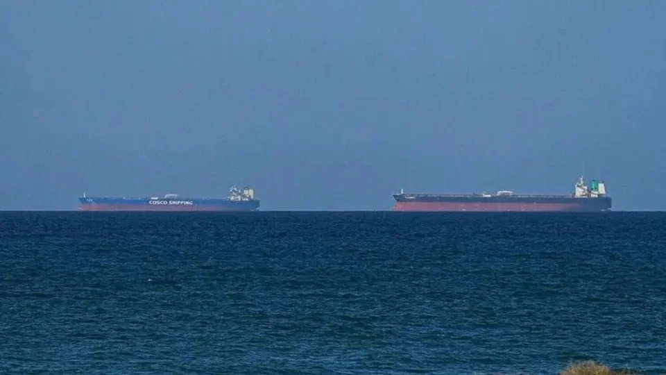 �ran Devrim Muhaf�zlar� Ordusu: H�rm�z Bo�az�'nda "iki s�per tanker" may�na �arpt�