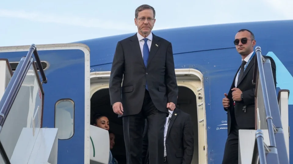 �srail Cumhurba�kan�'n�n konvoyuna Macaristan'da "g�venlik gerek�esiyle" bayrak tak�lmad�