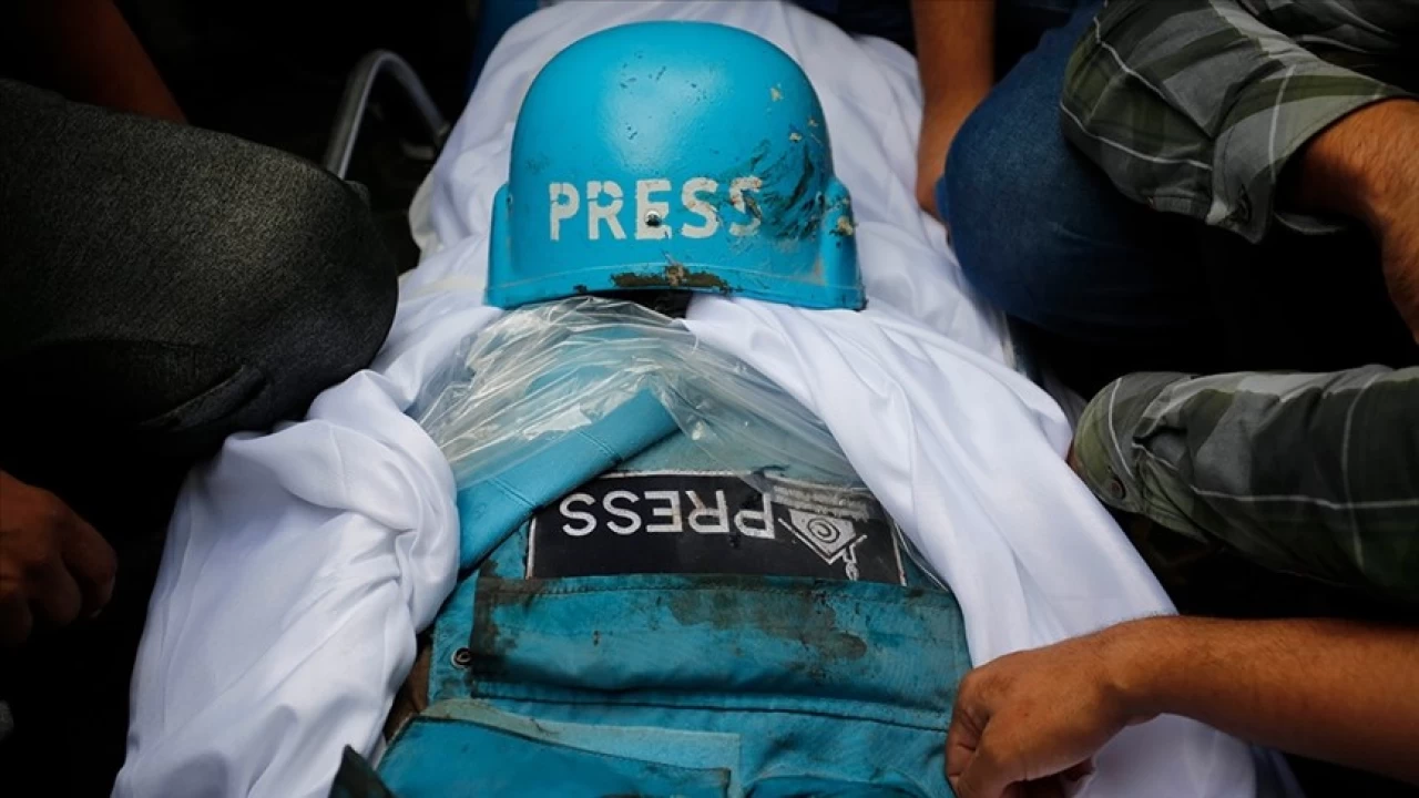 İsrail Gazze'de bir gazeteci daha öldürdü