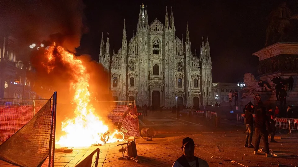 �talya'da �iddetli protestolar�n ard�ndan h�k�met, Milano'da asker g�revlendirme haz�rl���nda