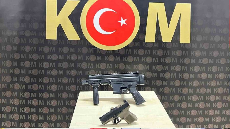 zmir'de elence mekann kurunlayan 2 pheli yakaland