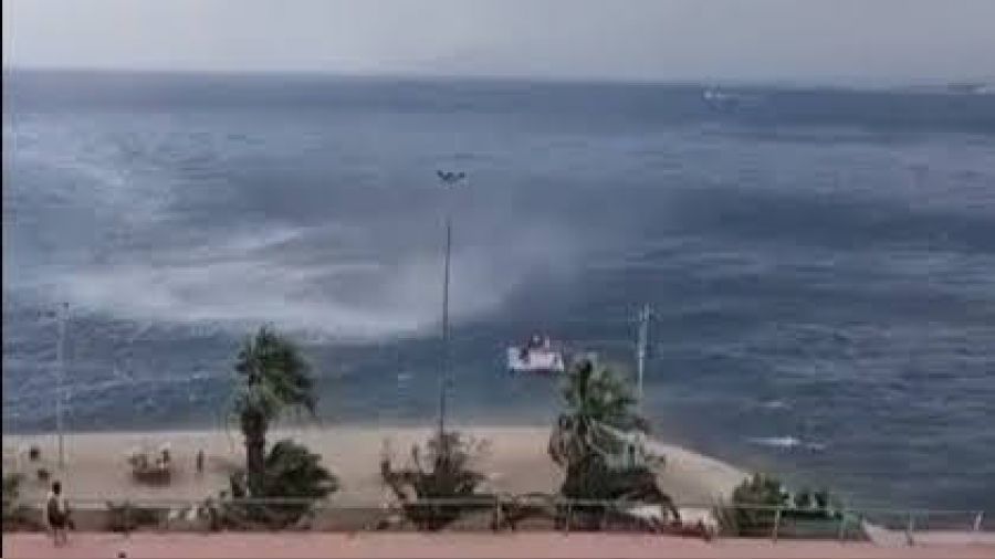 İzmir'de hortum, tatilcilere zor anlar yaşattı