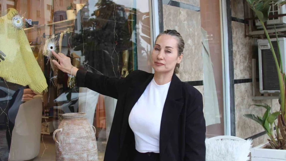Kad�n esnaf�n ma�azas� kur�unland�: 'M��terilerim gelmiyor, insanlar korkuyor'