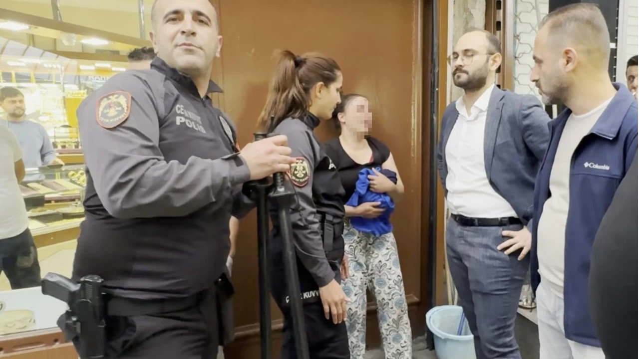 Kadının sahte altın oyunu kapalı çarşıda bozuldu