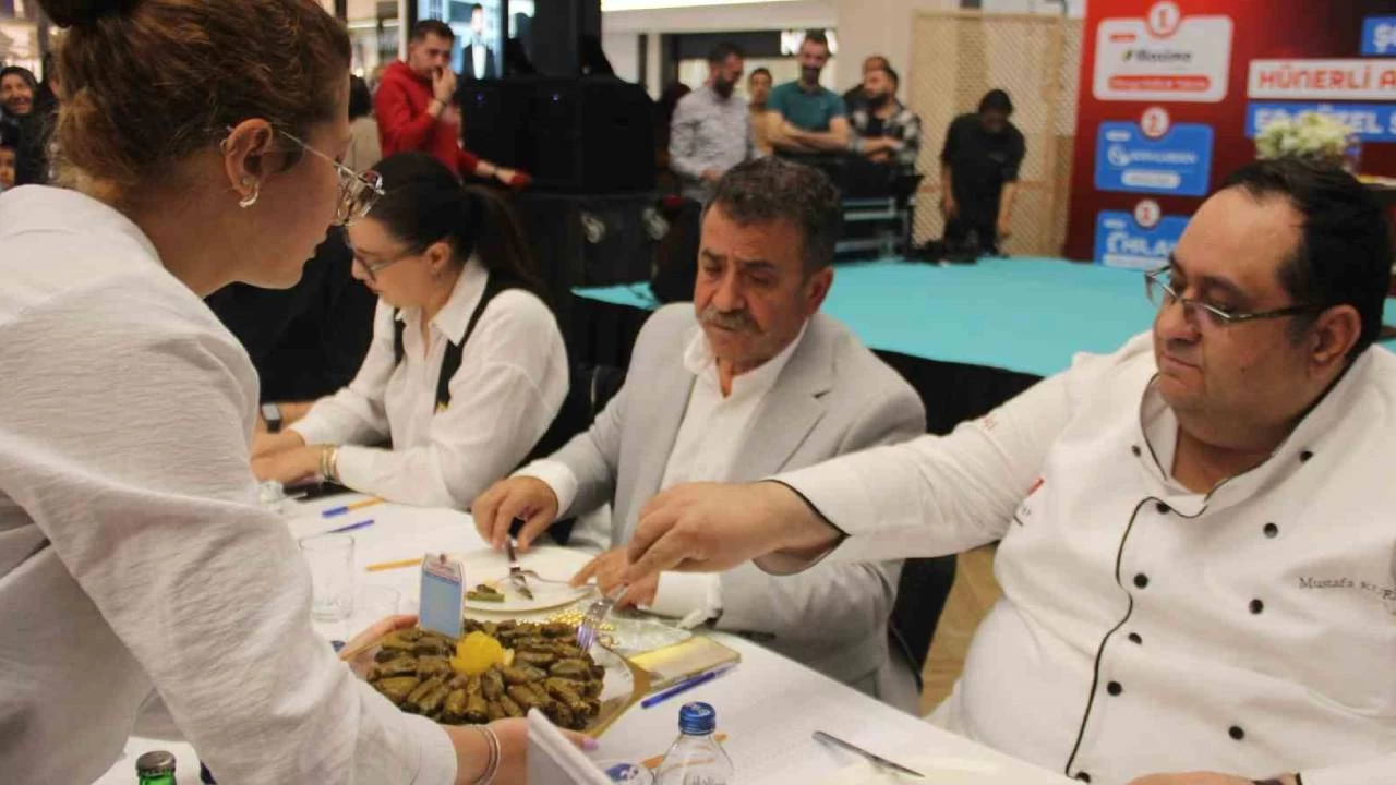 Anneler gününde kadınlar yaprak sardı, erkekler puan verdi!
