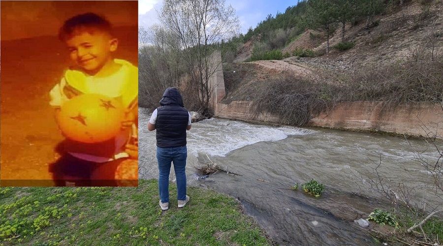 Ka��ttan gemi y�zd�rd��� dereye d��t�