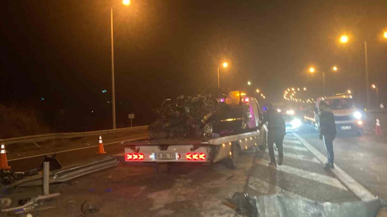 Kahramankazan'da otomobil levha direğine çarptı: 1 ölü