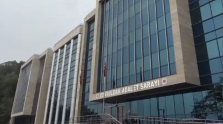 Kandil gecesi camide hakaretler yağdıran kadın adliyede