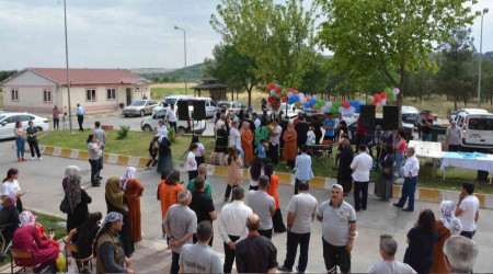 Kanser hastaları halayla moral buluyor