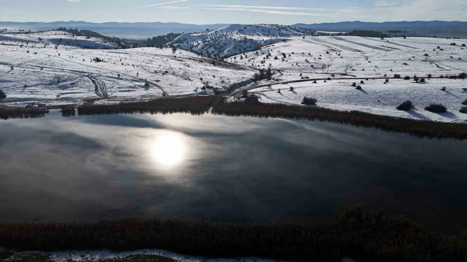 Kar ve g�ne� kartpostall�k g�r�nt�ler olu�turdu