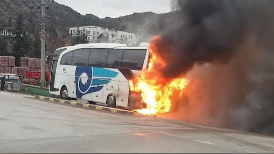 Karabük'te yolcu otobüsü alev aldı